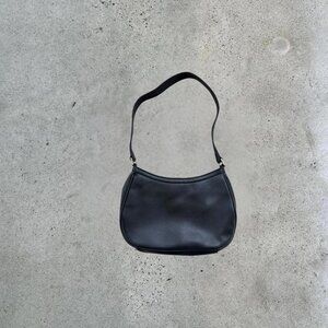 Vintage Black leather shoulder bag V